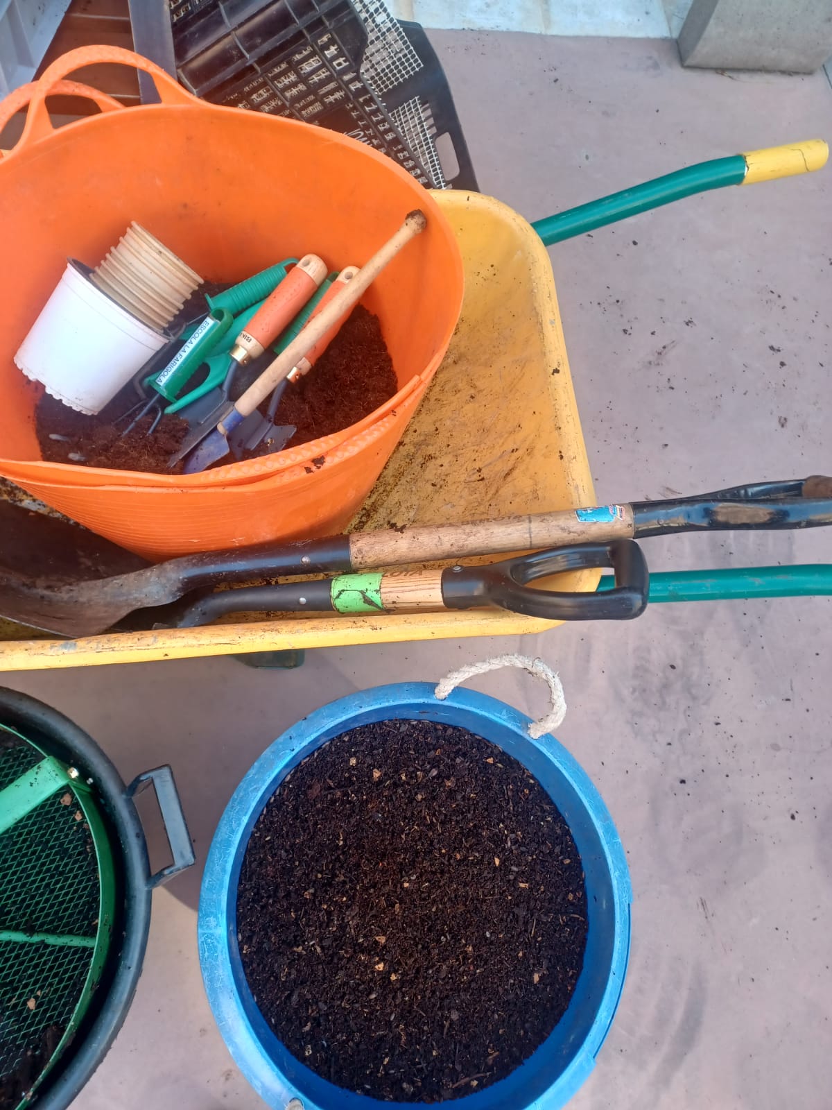 Buidem les compostadores al Punt Verd