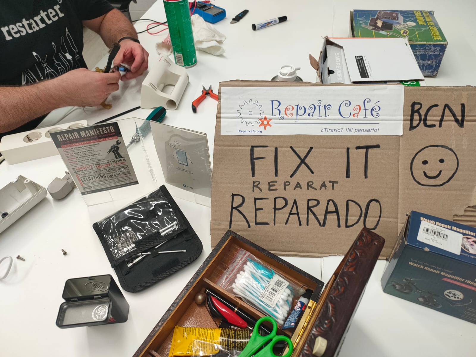 Repair Cafè: Tirar-ho?  Ni pensar-ho!